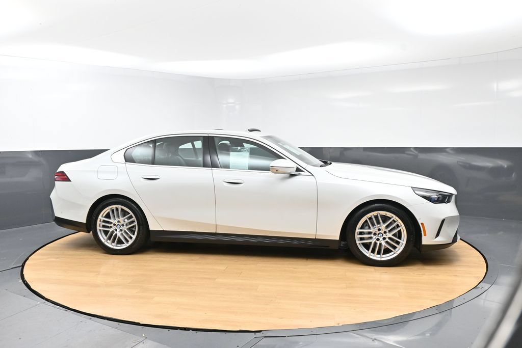 Used 2025 BMW 530i RWD image 8
