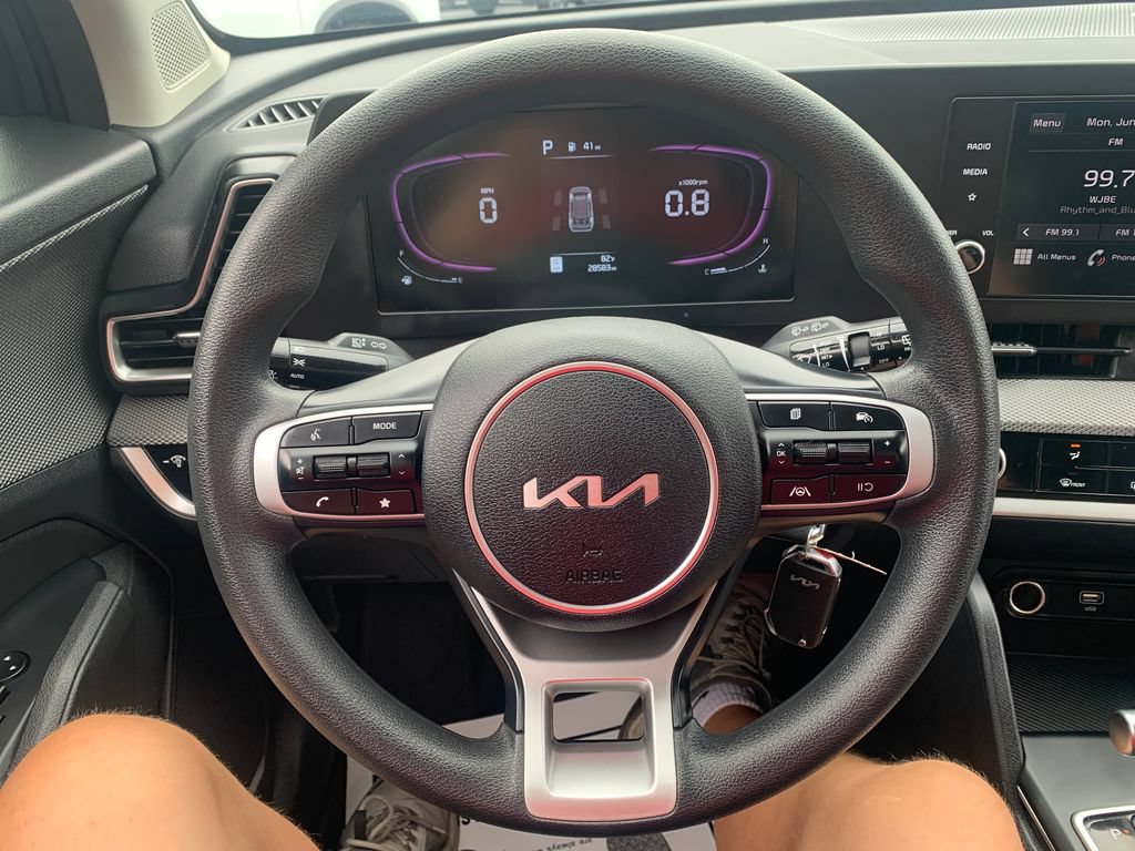 Used 2023 Kia Sportage LX AWD/4WD image 9