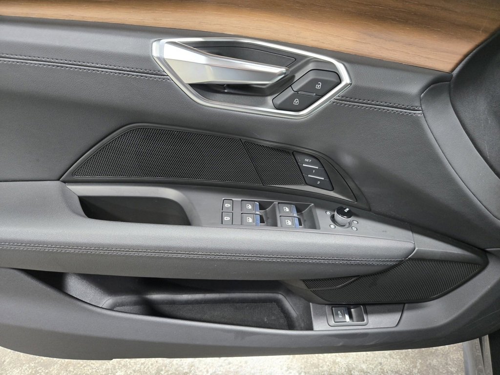 Used 2022 Audi e-tron GT Premium Plus image 8