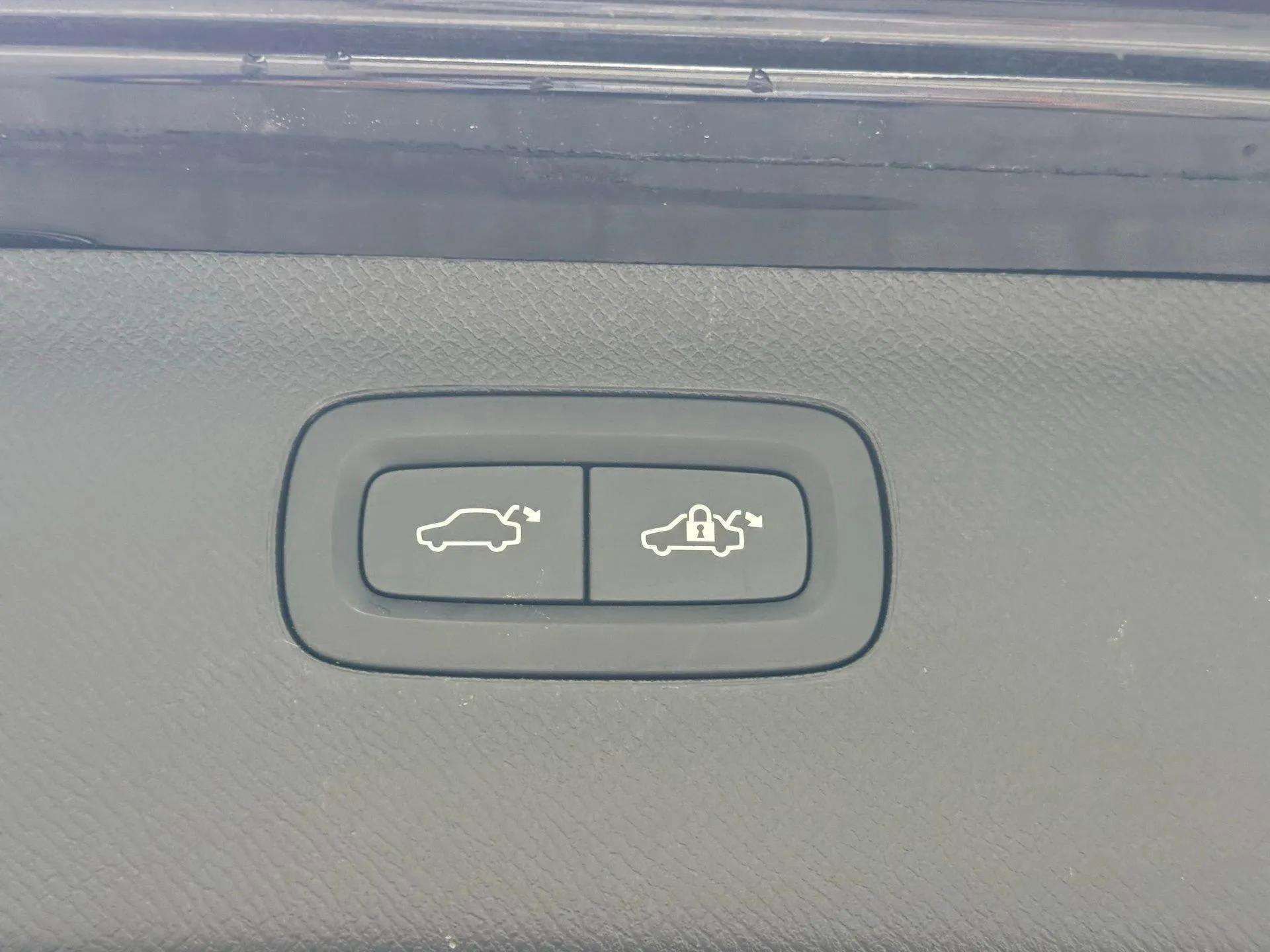 Used 2023 Volvo XC90 B5 Core w/ Protection Package Premier image 20