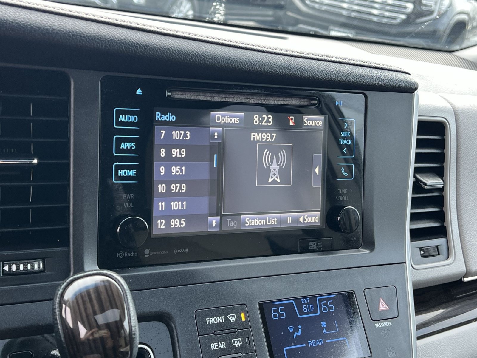 Used 2016 Toyota Sienna XLE w/ XLE Navigation Package FWD image 18