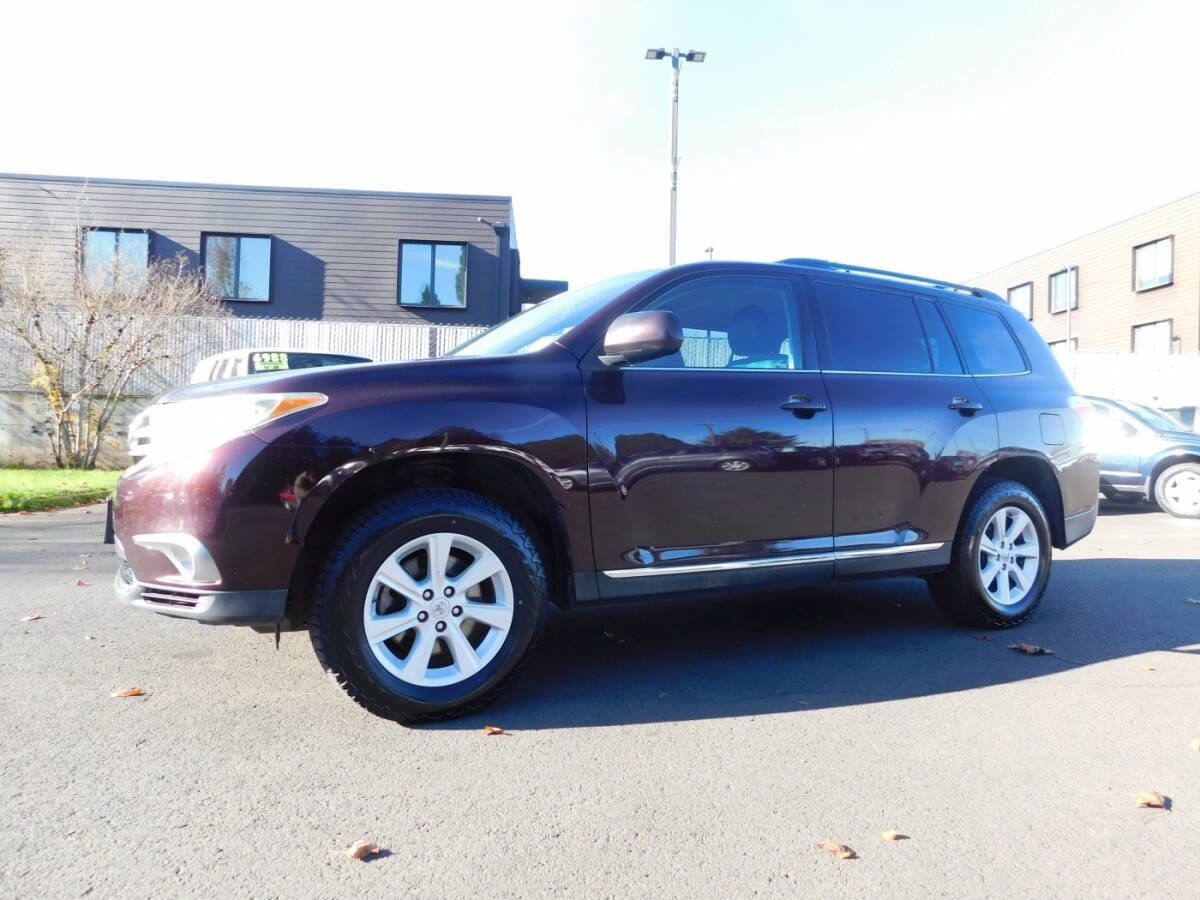 Used 2012 Toyota Highlander SE w/ Tow Pkg AWD/4WD image 4