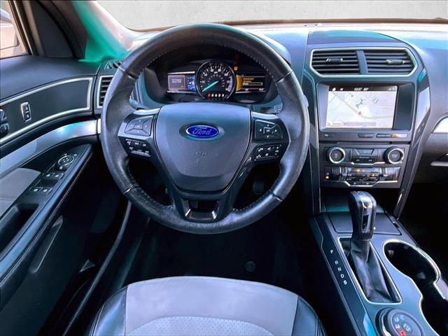 Used 2017 Ford Explorer XLT w/ Equipment Group 202A AWD/4WD image 7