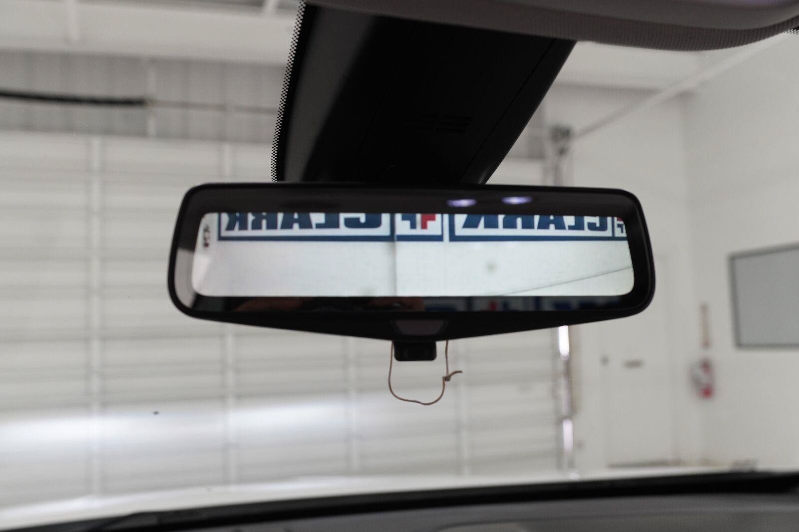 Used 2018 Chevrolet Traverse Premier w/ Driver Confidence II Package FWD image 15