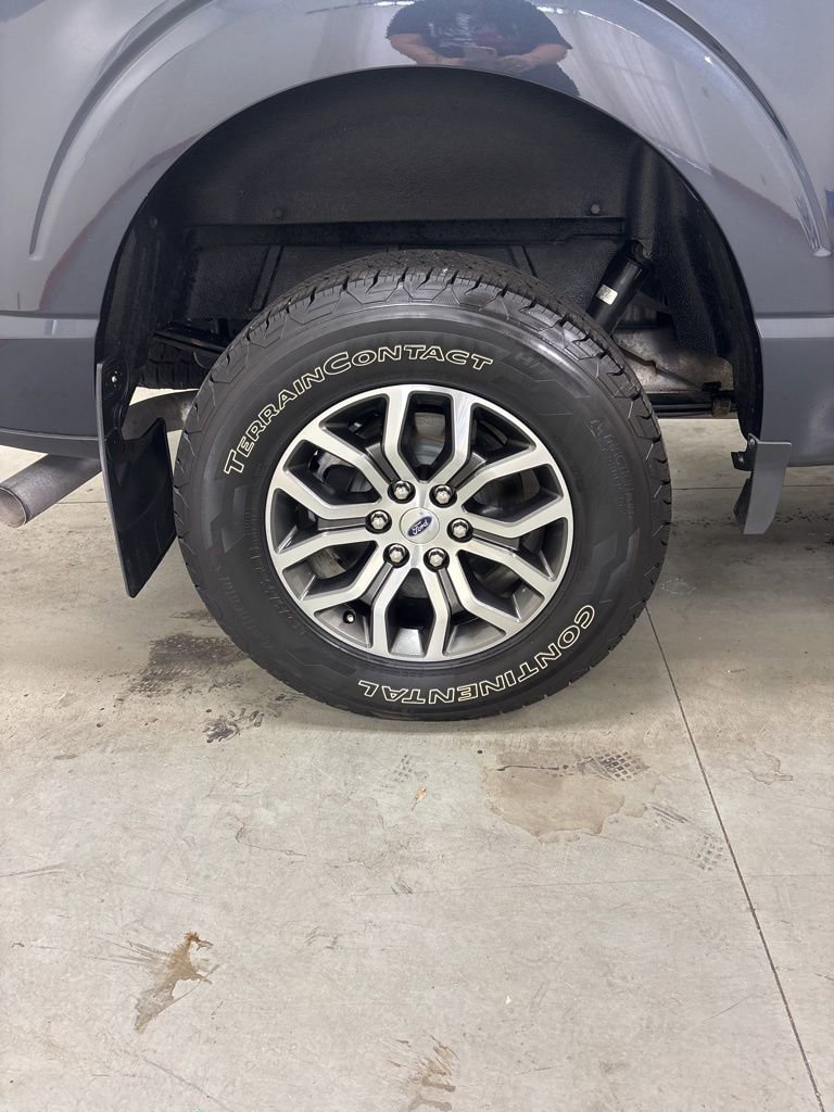 Used 2022 Ford F150 Lariat w/ Max Trailer Tow Package image 37