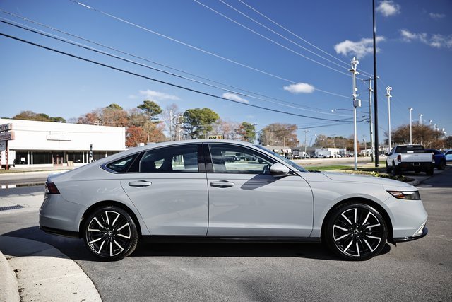 Used 2025 Honda Accord Touring image 9