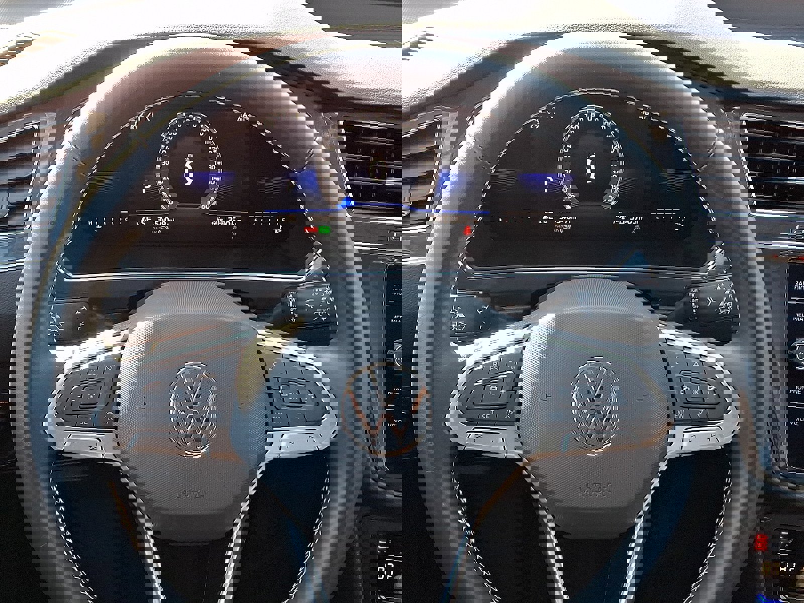 Used 2022 Volkswagen Tiguan SE image 19