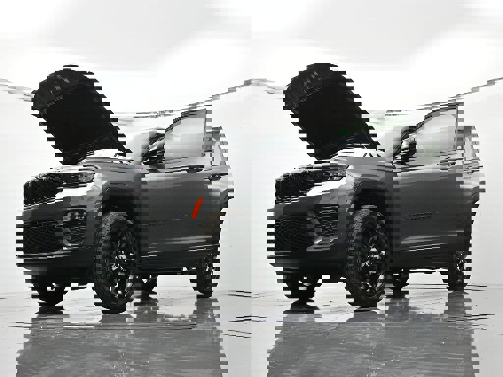 New 2025 Jeep Grand Cherokee Limited w/ Black Appearance Package image 45