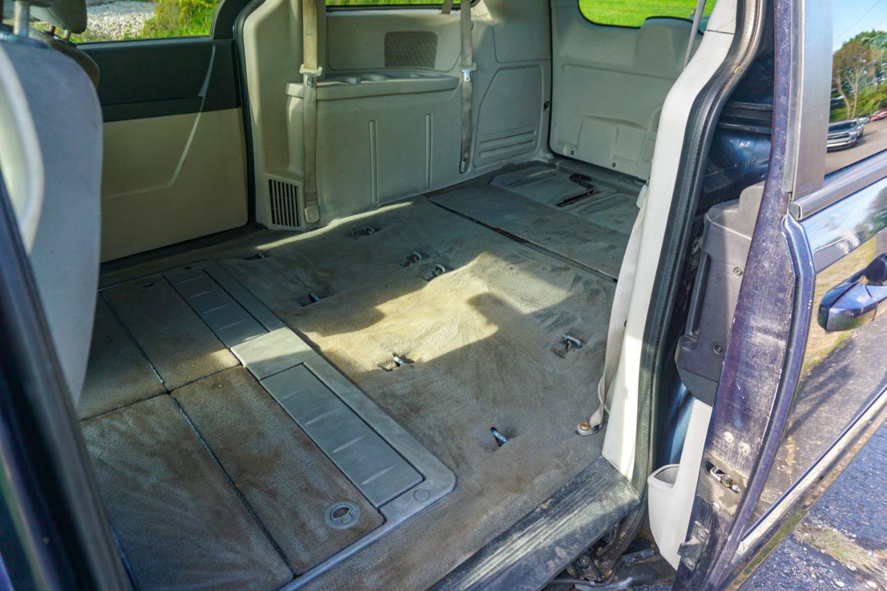 Used 2008 Dodge Grand Caravan SXT FWD image 12