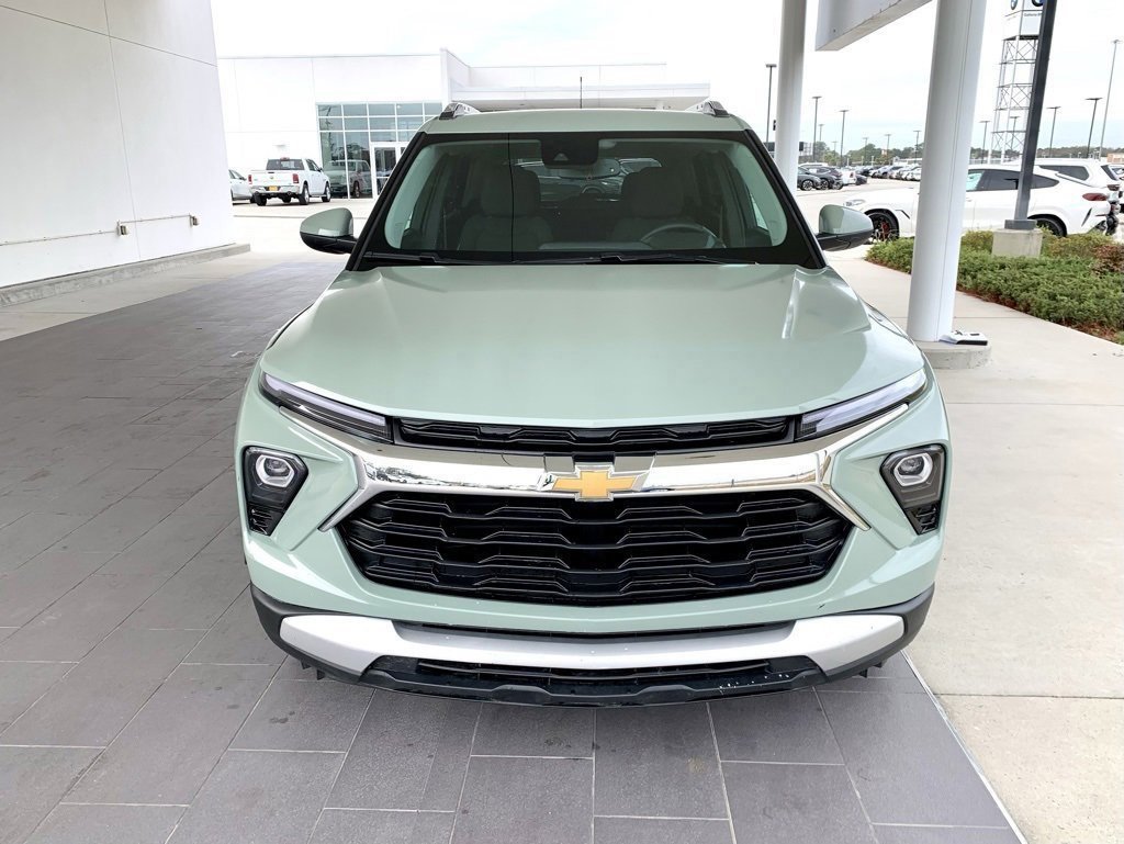 Used 2025 Chevrolet TrailBlazer LT w/ Convenience Package image 2