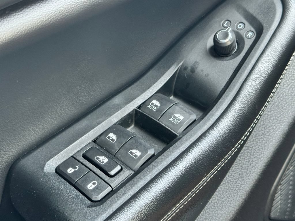 Used 2023 Jeep Grand Cherokee L Laredo AWD/4WD image 31