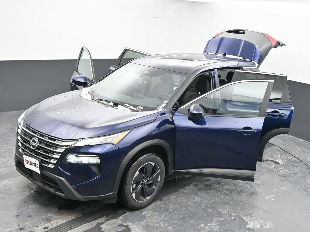 Used 2024 Nissan Rogue SV image 59