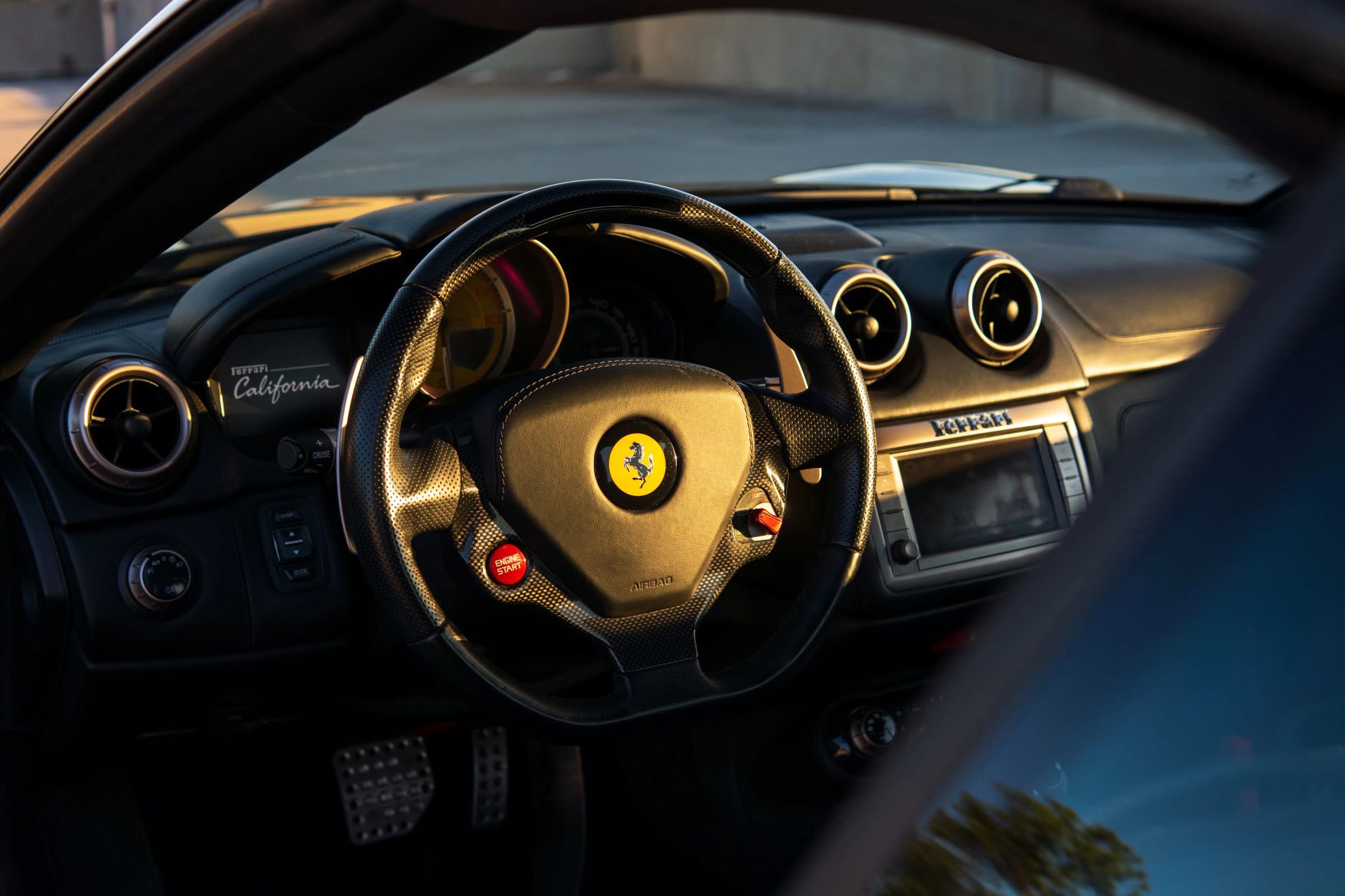 Used 2010 Ferrari California RWD image 32