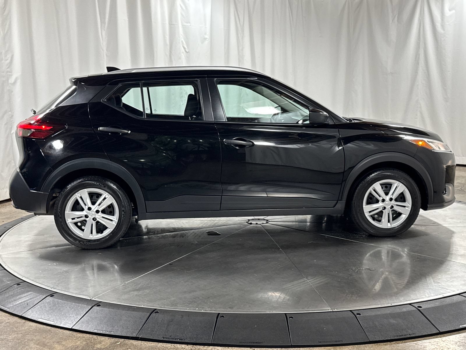 Used 2021 Nissan Kicks S FWD image 6