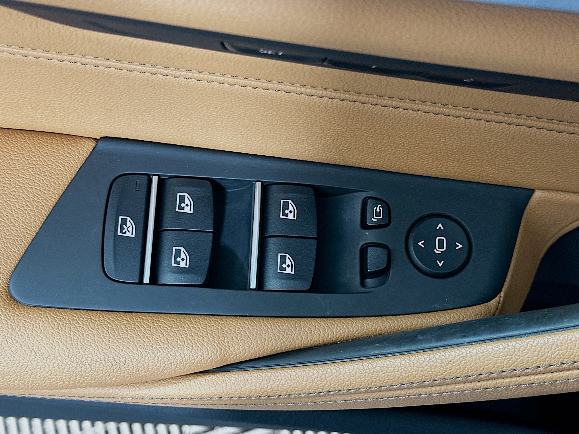 Used 2023 BMW 530e w/ Convenience Package image 15