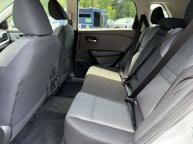 Used 2023 Nissan Rogue SV AWD/4WD image 15