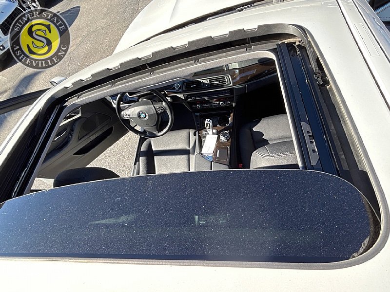 Used 2014 BMW 528i Sedan image 25