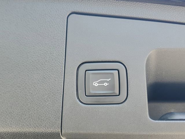 Certified 2023 Cadillac XT4 Premium Luxury FWD image 10