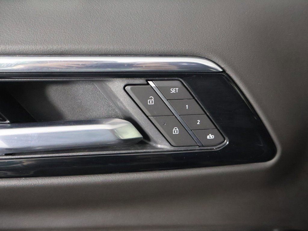 Used 2025 Chevrolet Tahoe LT image 40