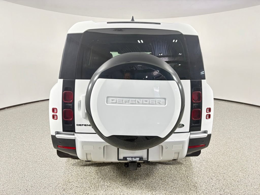 Used 2023 Land Rover Defender 130 SE AWD/4WD image 4