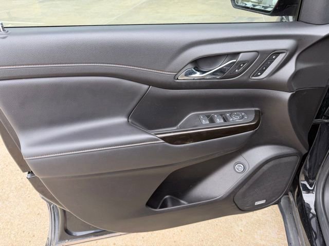 Used 2023 GMC Acadia AT4 w/ Technology Package image 9