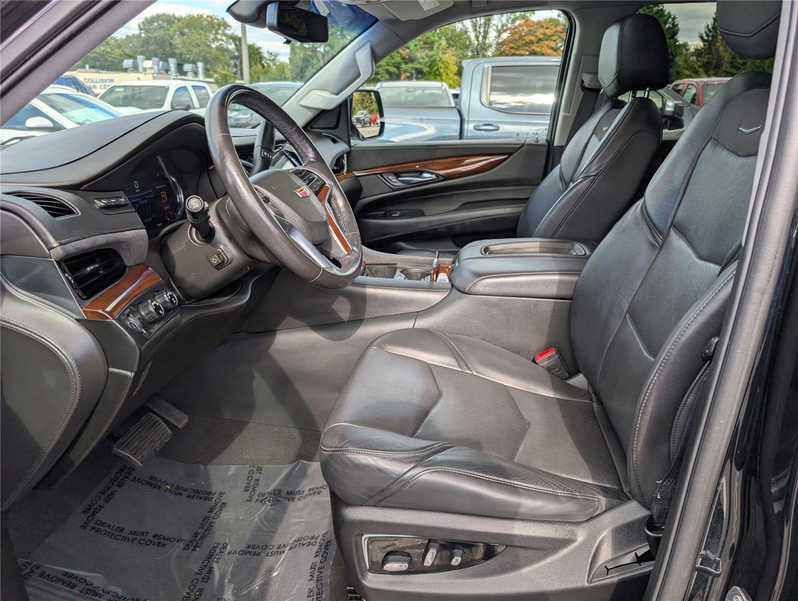 Used 2019 Cadillac Escalade Premium Luxury image 19