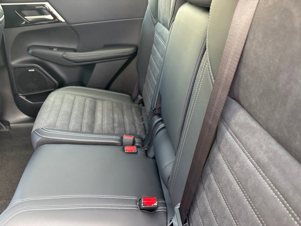 New 2026 Mitsubishi Outlander AWD image 31