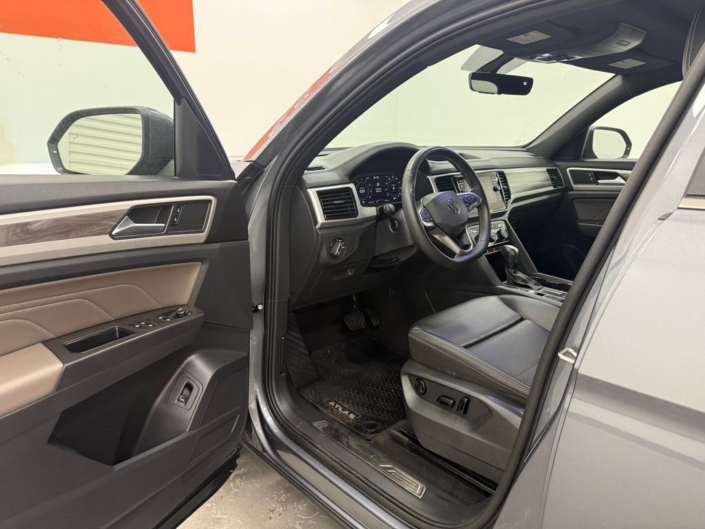 Used 2022 Volkswagen Atlas Cross Sport SE w/ Panoramic Sunroof Package FWD image 10