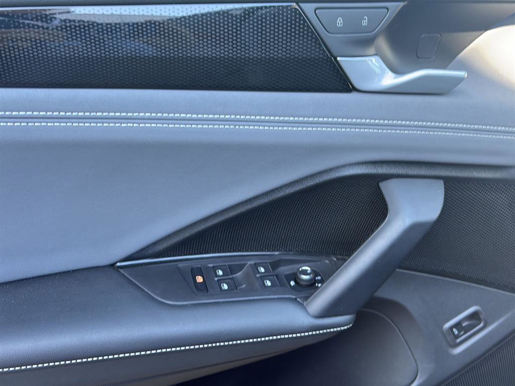 Used 2025 Volkswagen Tiguan SE R-Line image 24