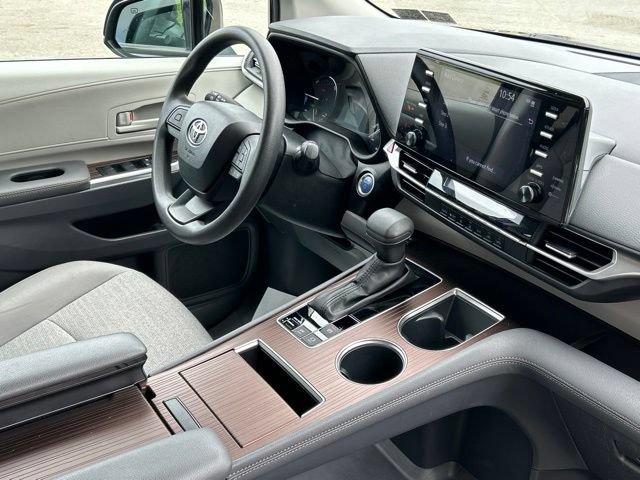 Certified 2023 Toyota Sienna LE FWD image 32