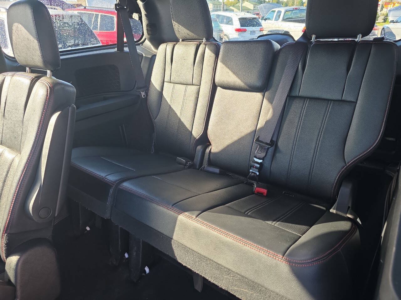 Used 2016 Dodge Grand Caravan R/T FWD image 21