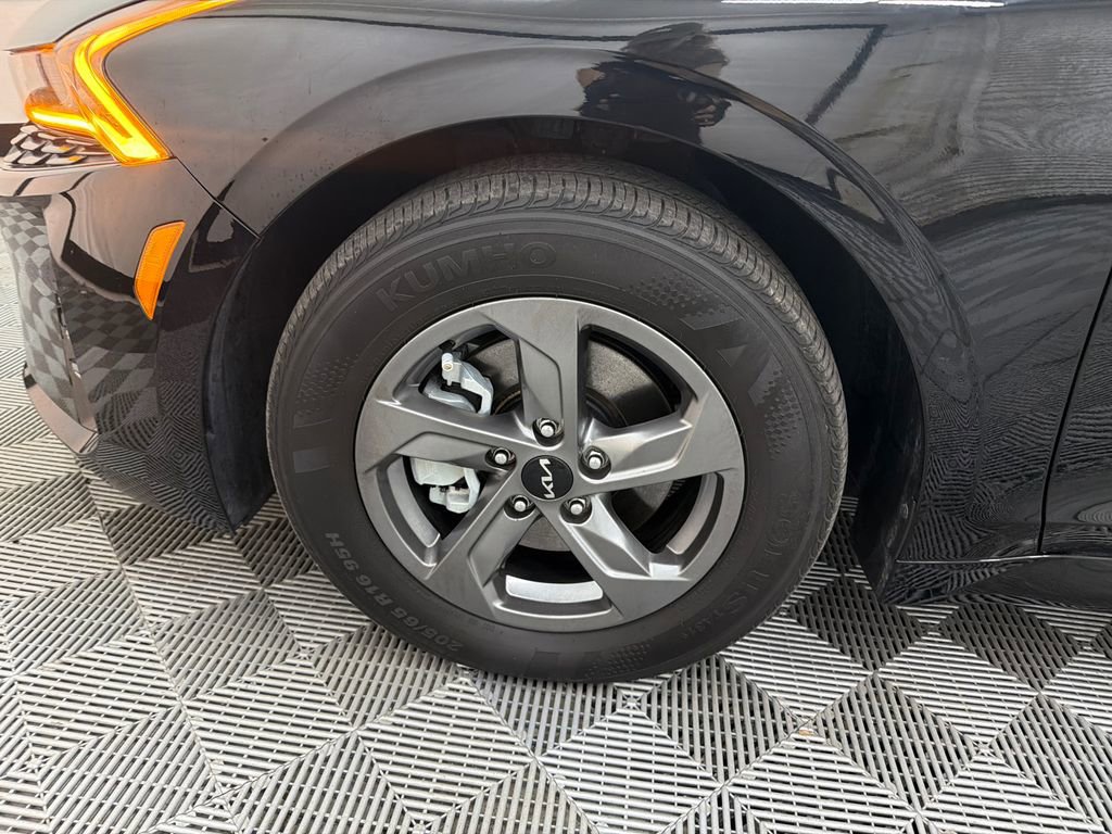Used 2023 Kia K5 LXS image 12