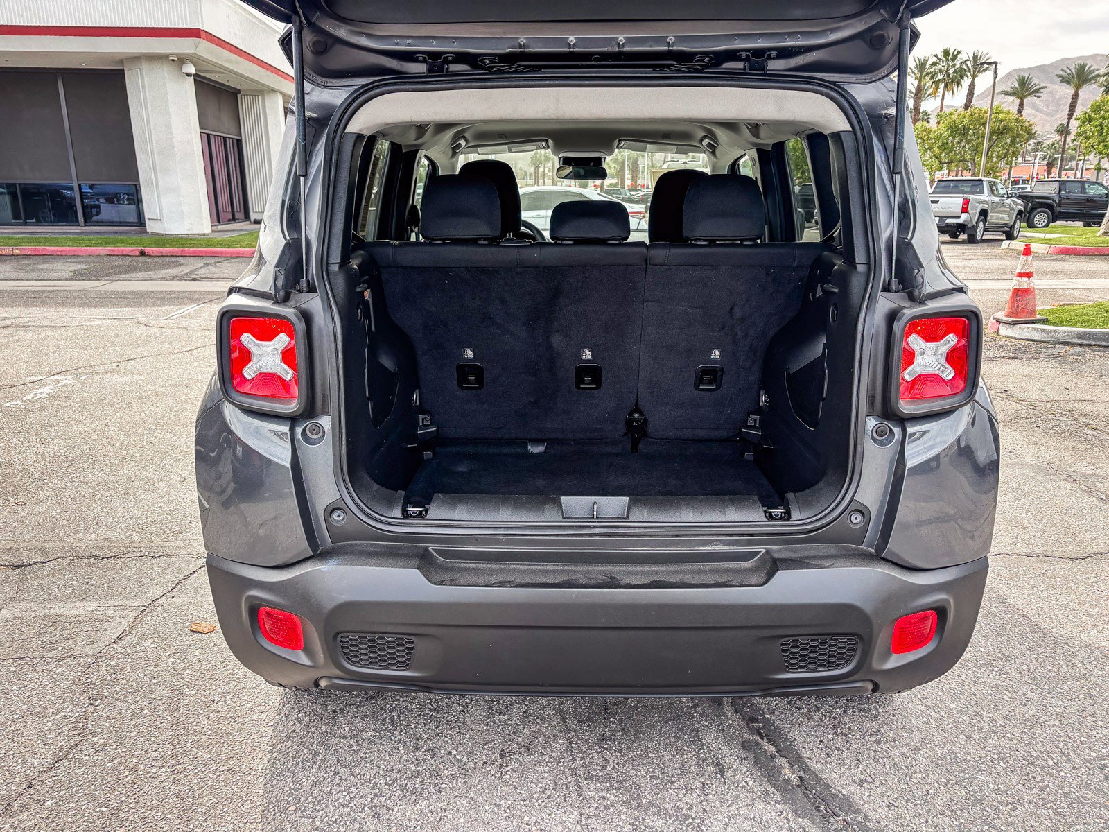 Used 2023 Jeep Renegade Latitude image 14