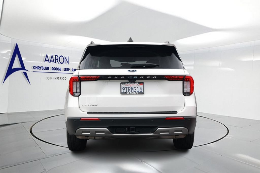 Used 2025 Ford Explorer Active w/ Active Comfort Package RWD image 3