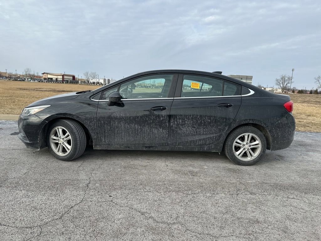 Used 2018 Chevrolet Cruze LT w/ Convenience Package image 7