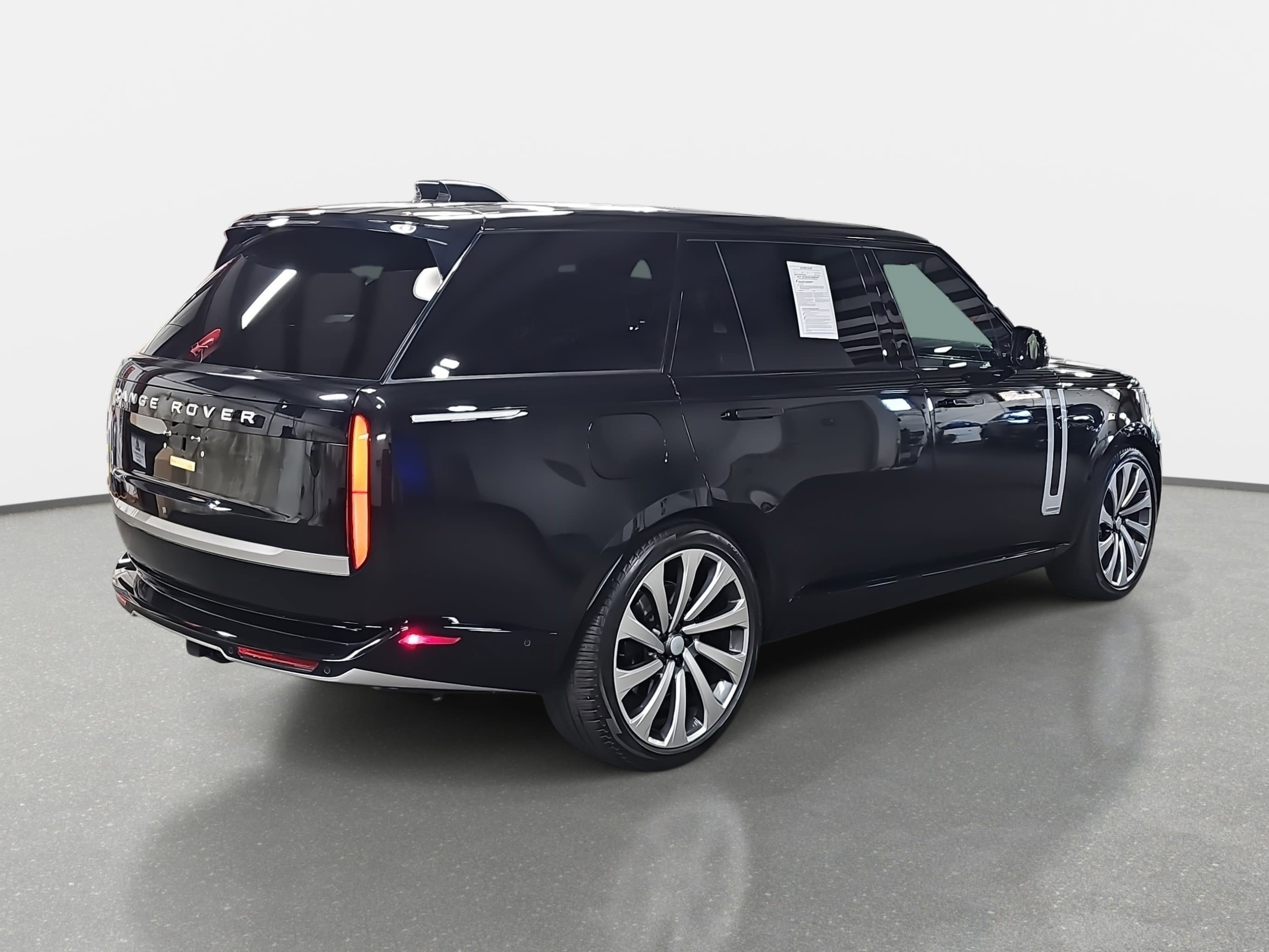 Used 2024 Land Rover Range Rover Long Wheelbase Autobiography image 5