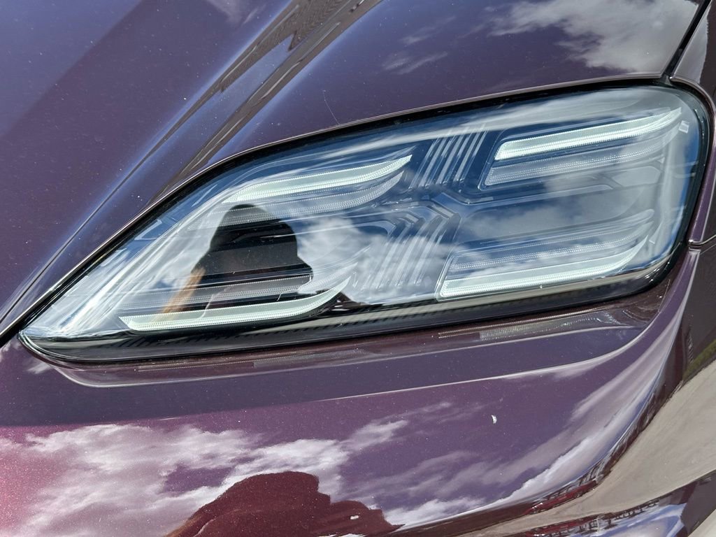 Certified 2025 Porsche Macan 4 Electric image 13