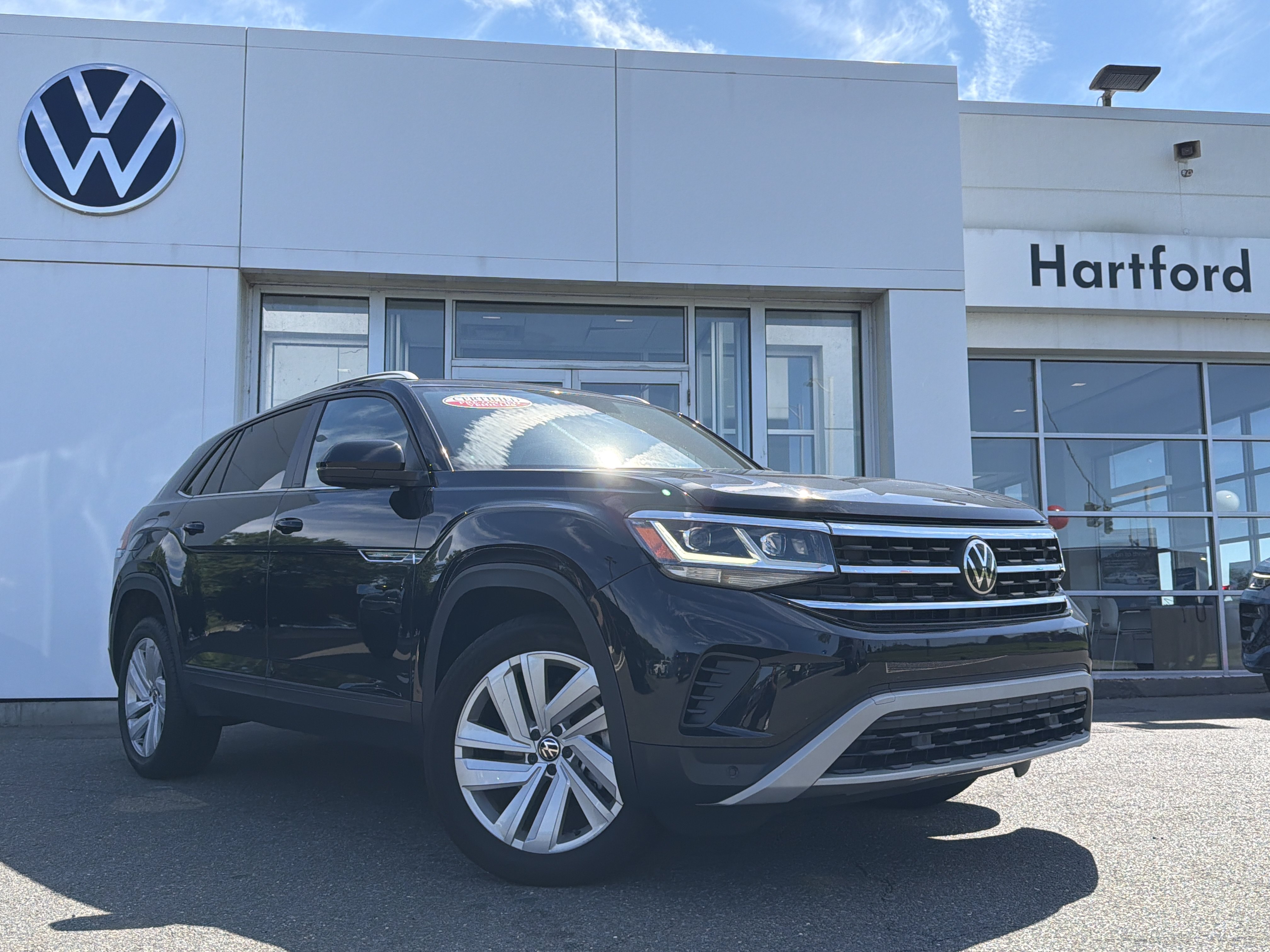Certified 2023 Volkswagen Atlas Cross Sport SE w/ Panoramic Sunroof Package AWD/4WD image 2