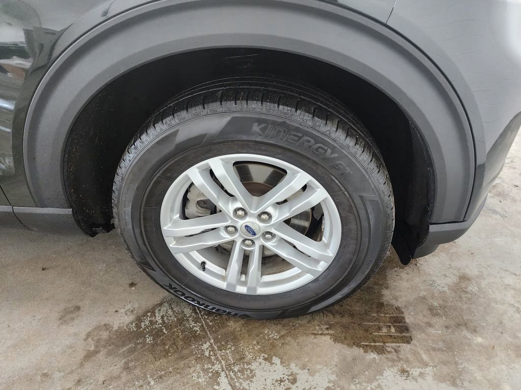 Used 2023 Ford Explorer XLT w/ Equipment Group 202A AWD/4WD image 40