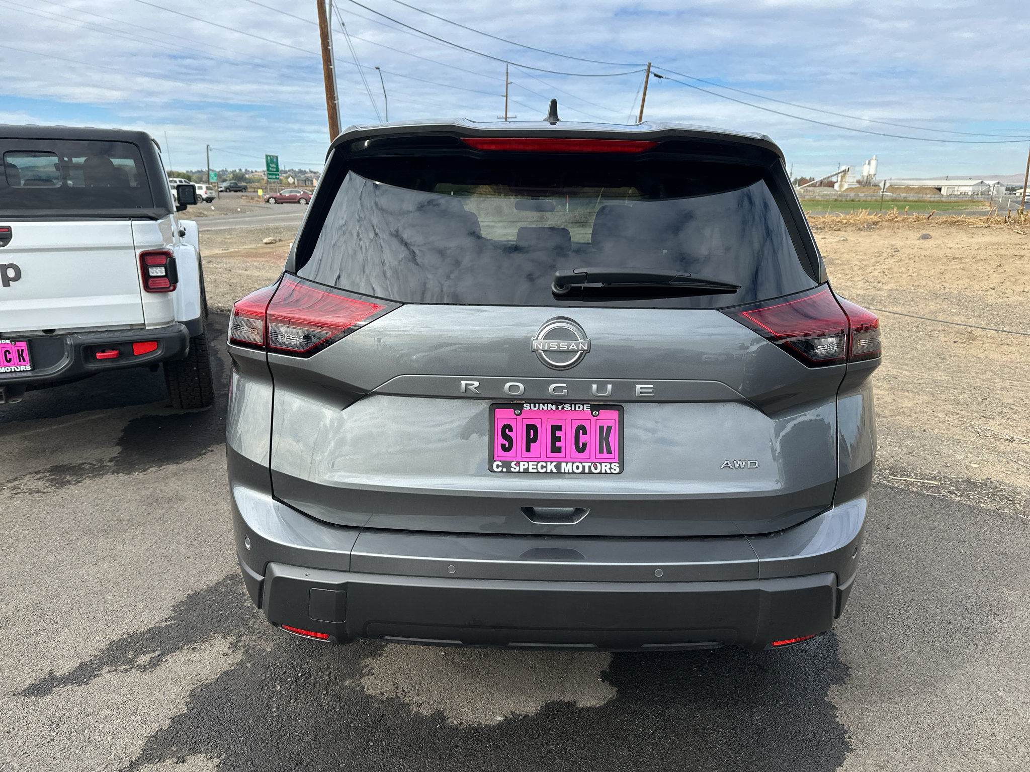Used 2025 Nissan Rogue S AWD/4WD image 4