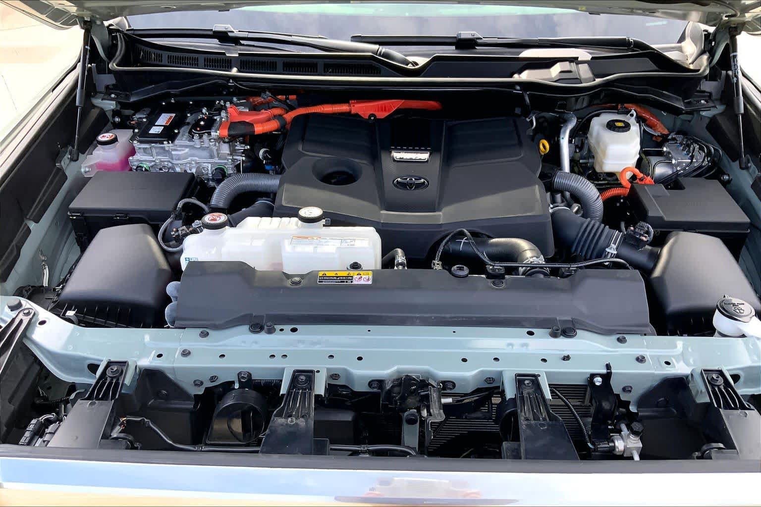 Used 2025 Toyota Tundra Limited AWD/4WD image 29