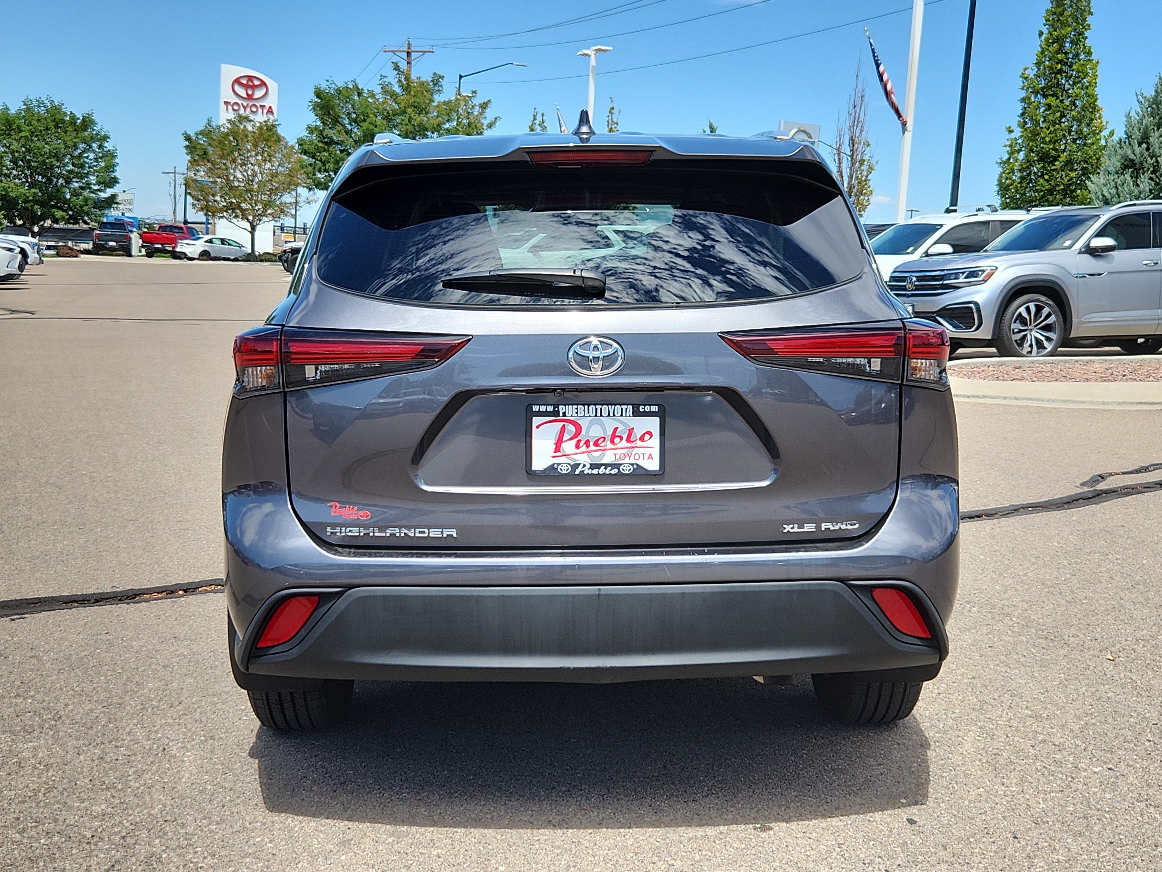Used 2025 Toyota Highlander XLE AWD/4WD image 16