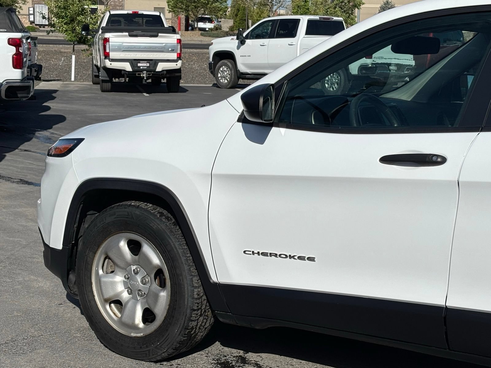 Used 2018 Jeep Cherokee Sport FWD image 6
