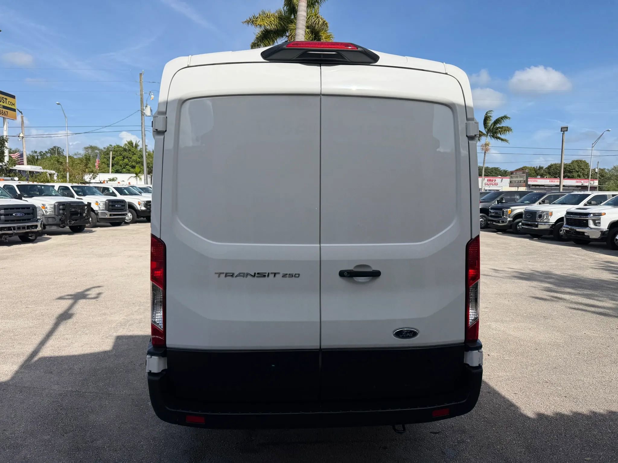 Used 2025 Ford Transit 250 148 Medium Roof image 4