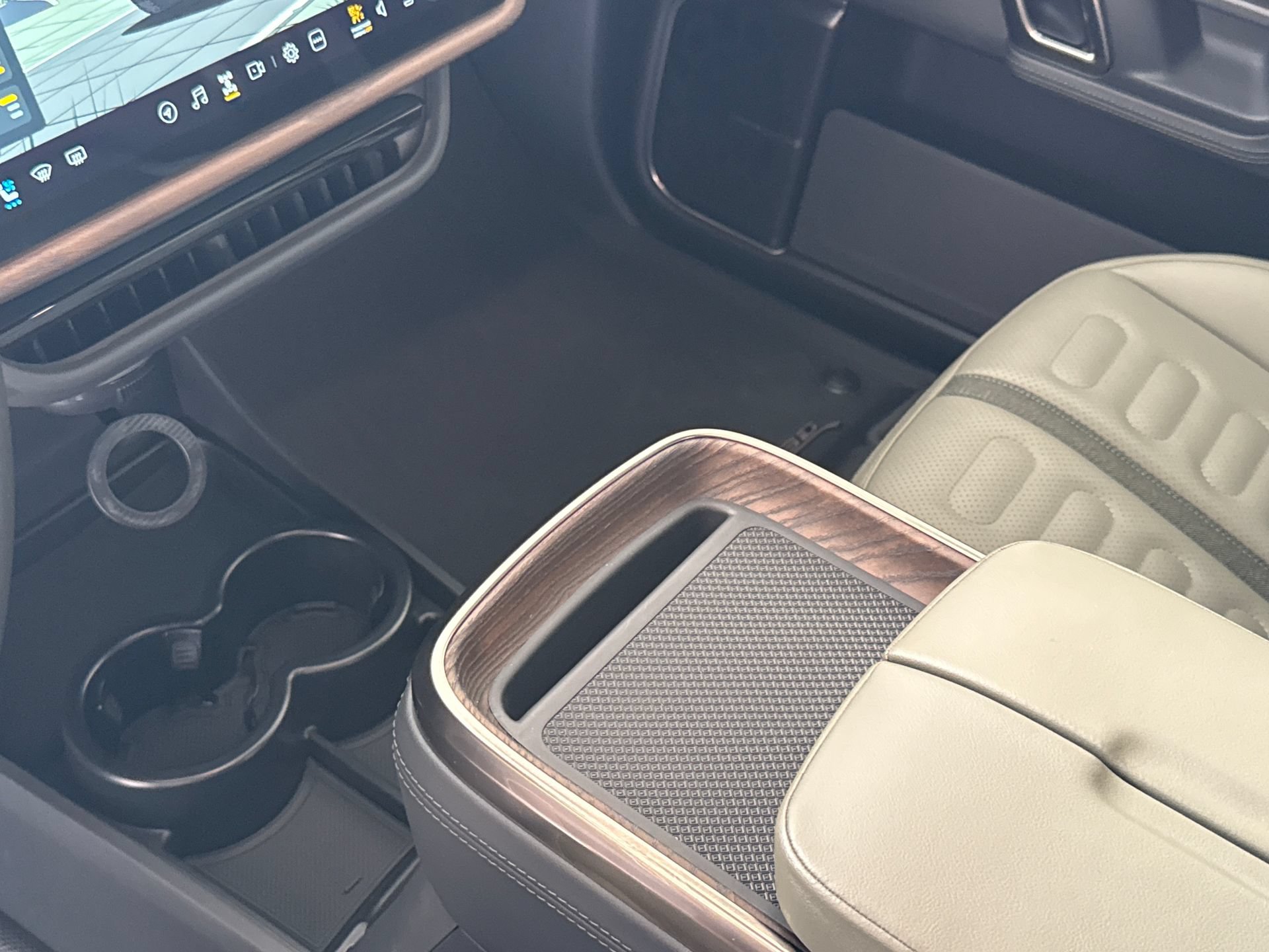 Used 2022 Rivian R1T Launch Edition AWD/4WD image 17