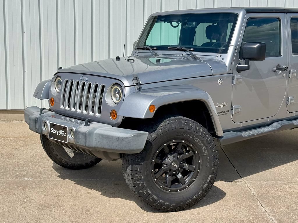 Used 2017 Jeep Wrangler Unlimited Sahara AWD/4WD image 2
