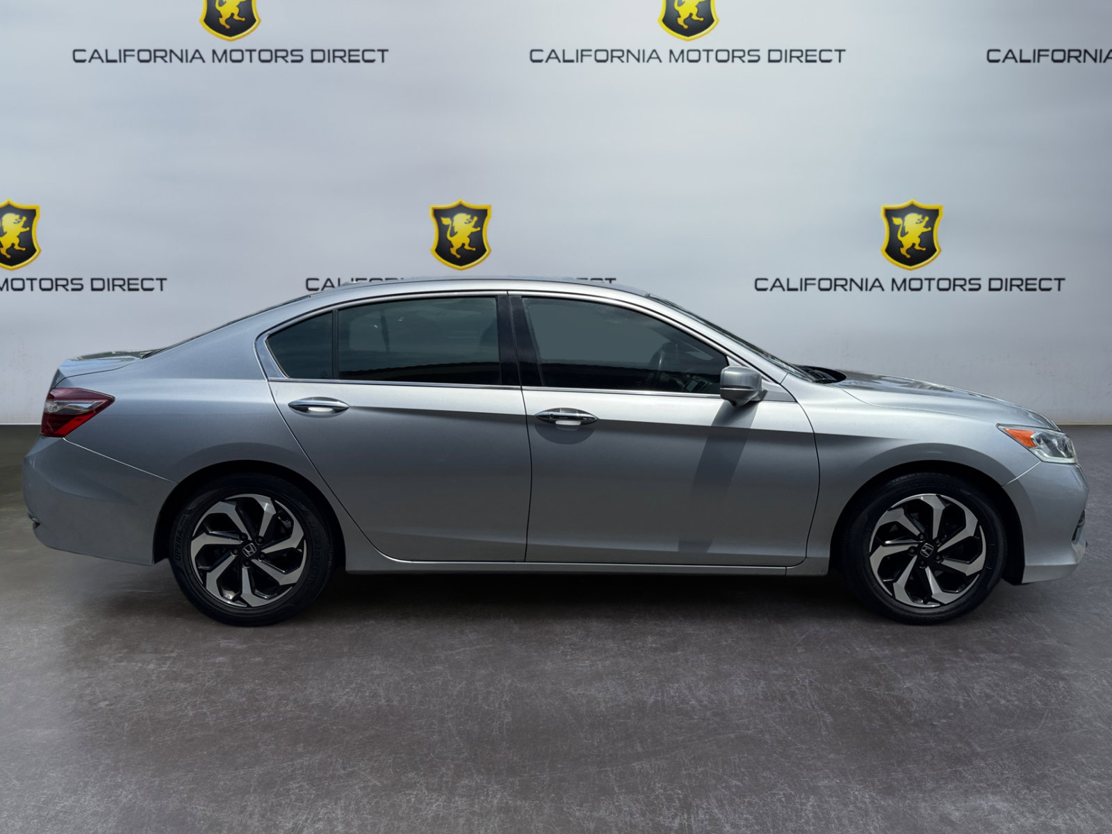 Used 2017 Honda Accord EX-L image 6
