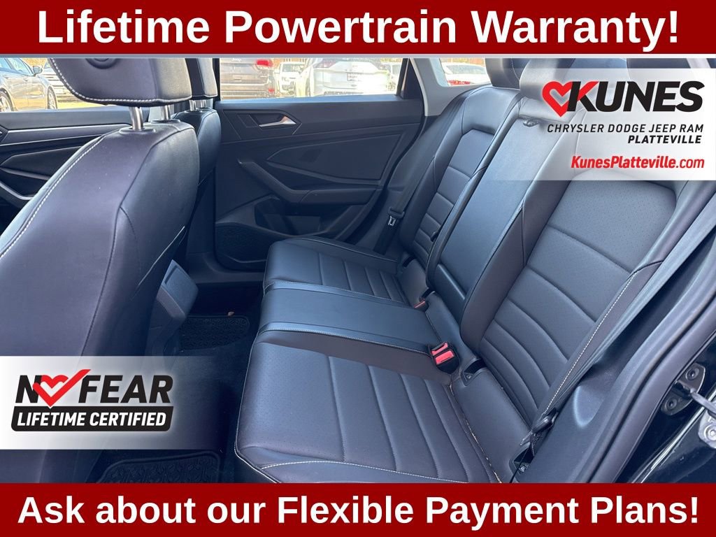 Used 2023 Volkswagen Jetta SE w/ Panoramic Sunroof Package image 24
