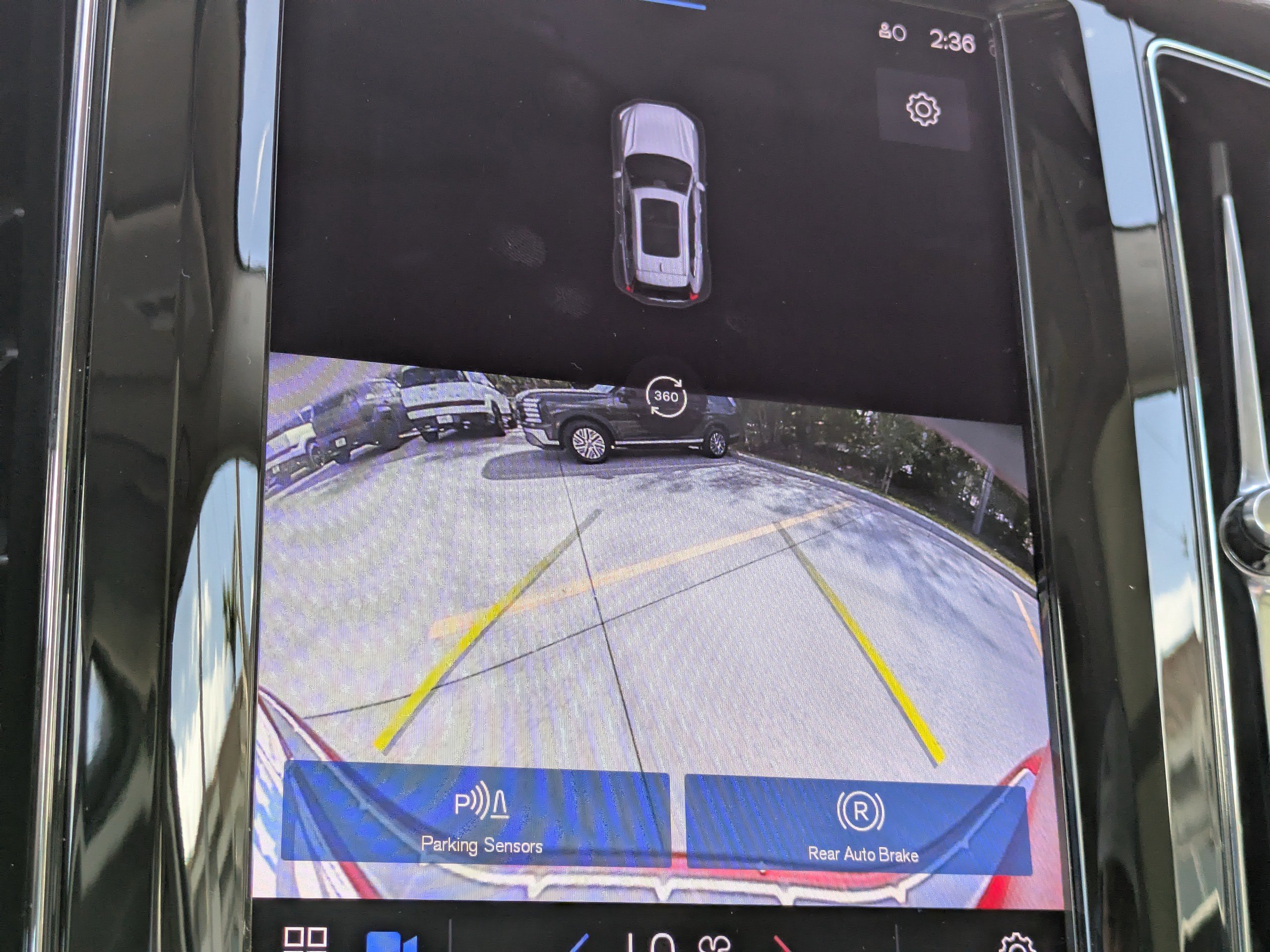 Used 2023 Volvo XC60 B5 Plus w/ Protection Package Premier image 27