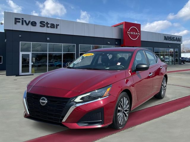Used 2025 Nissan Altima 2.5 SV FWD image 3